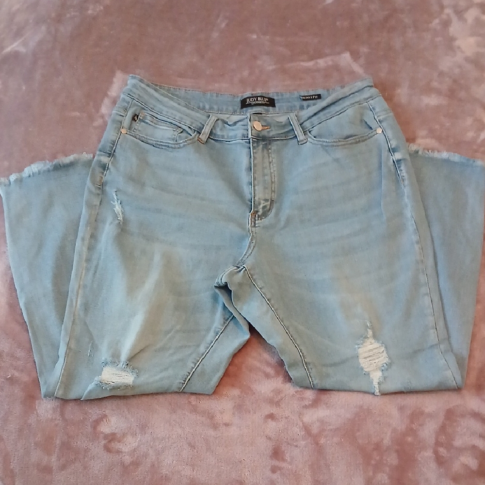 Judy Blue Distressed Skinny Fit Light Blue Capri Jeans Women's 16W - Picture 4 of 7